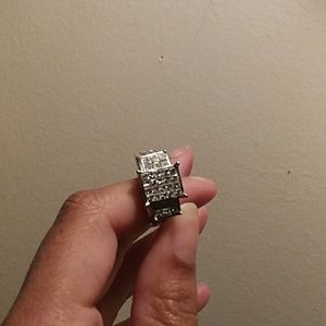 2 carat white gold diamond ring